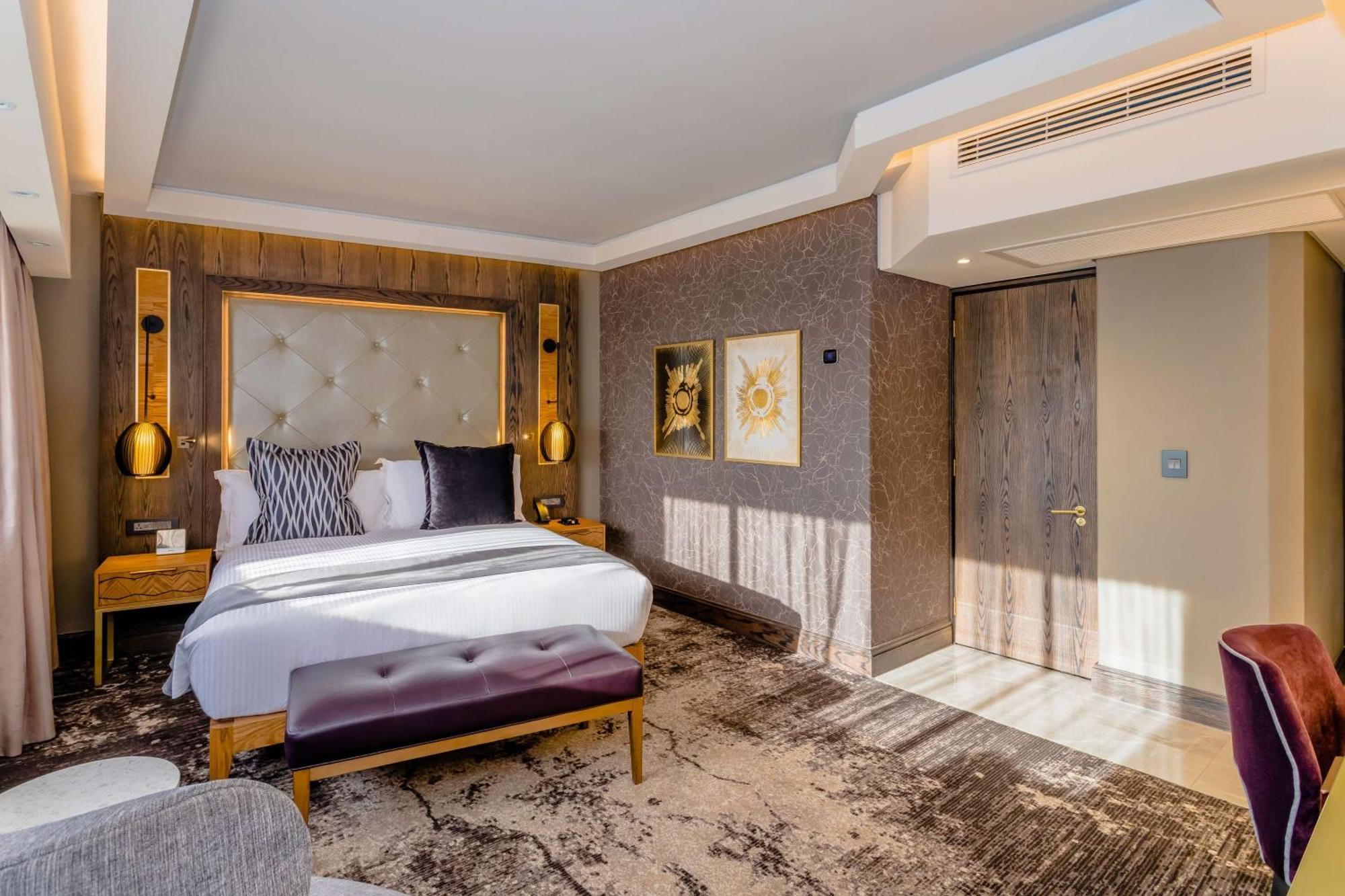 Sandton Sun And Towers Joanesburgo Exterior foto A bedroom at the hotel