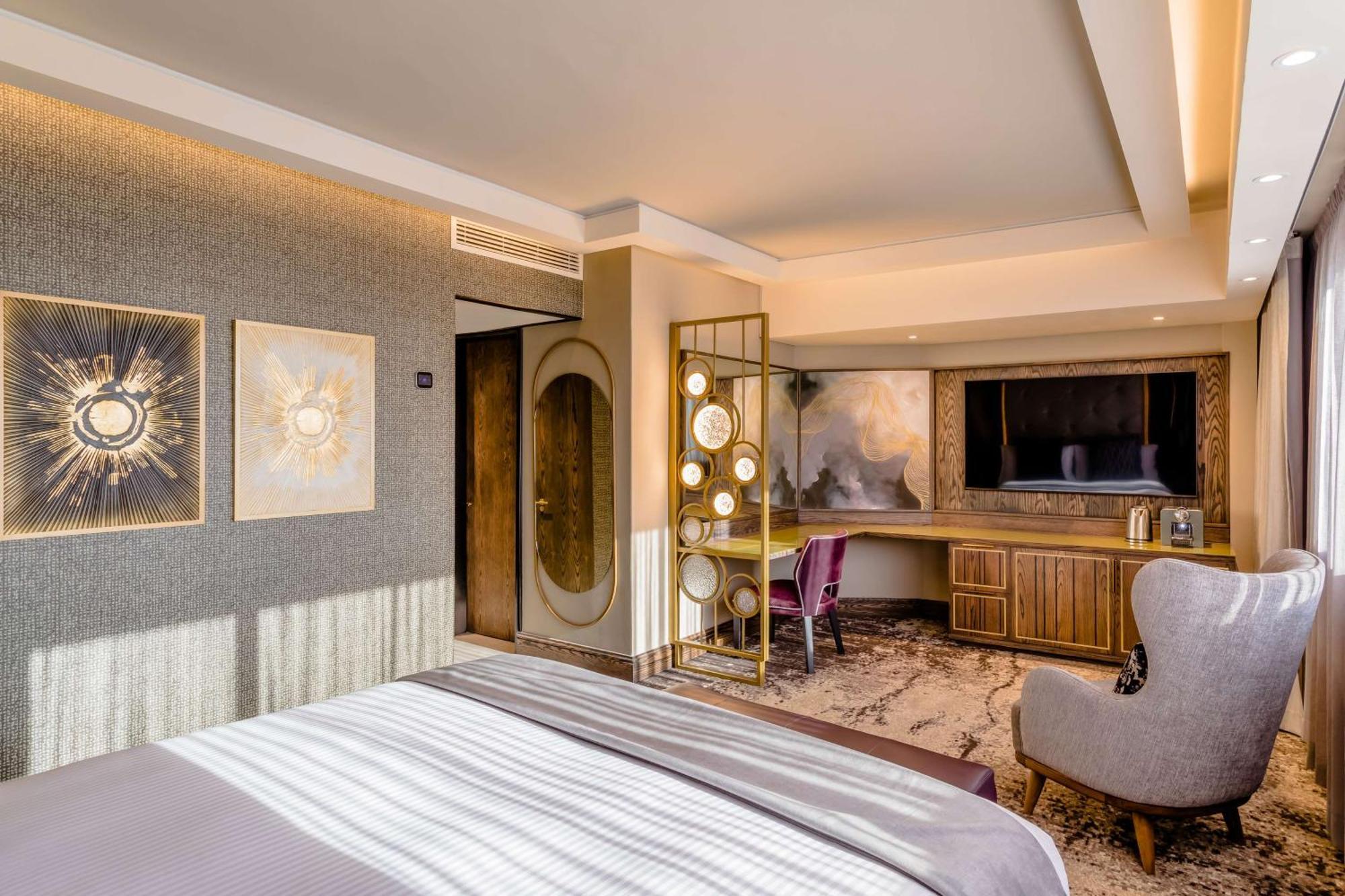 Sandton Sun And Towers Joanesburgo Exterior foto Deluxe Room