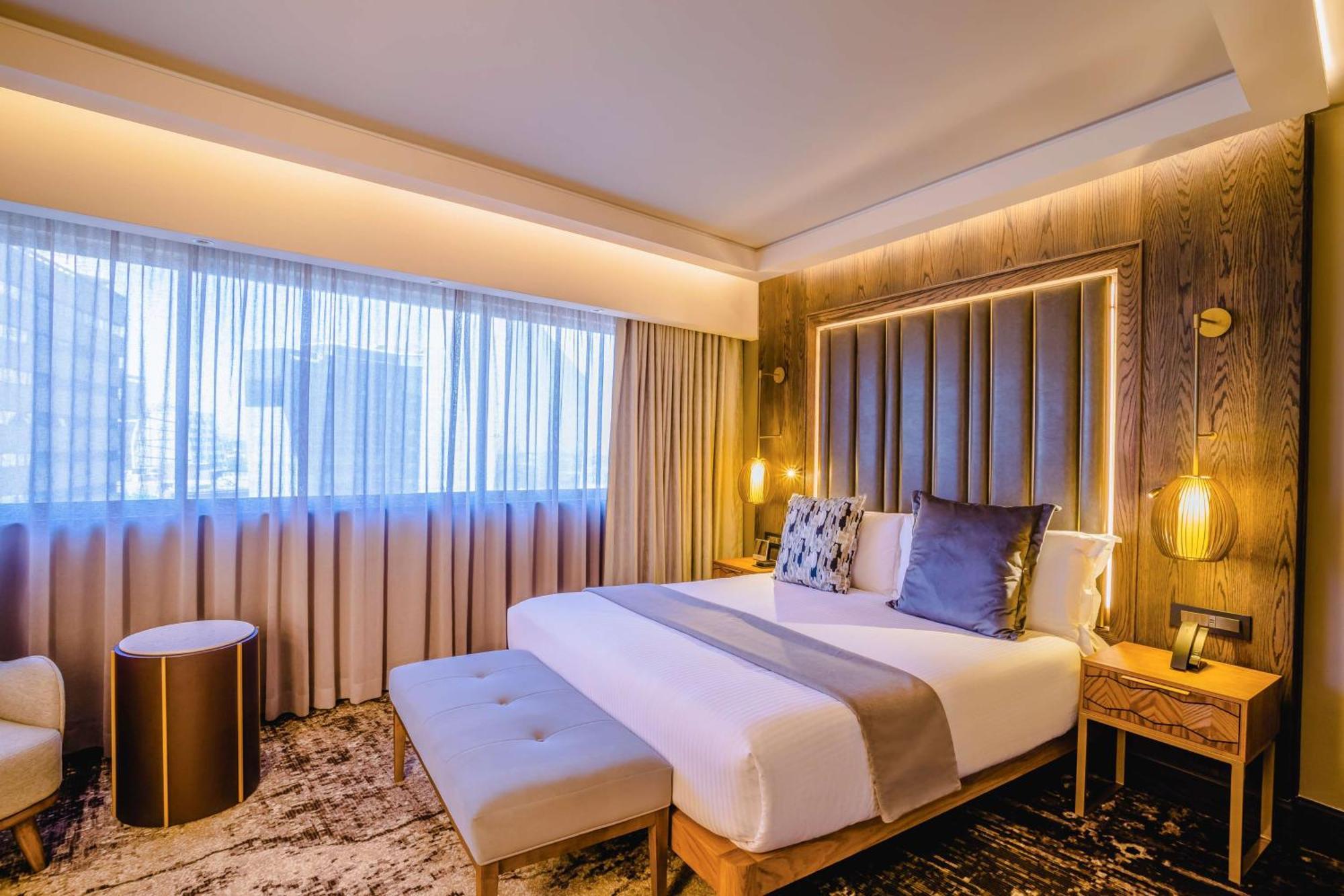 Sandton Sun And Towers Joanesburgo Exterior foto Deluxe Room